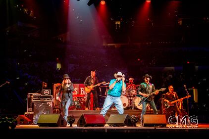 Big & Rich hit the stage on Friday night, February 23, 2024, at the San Antonio Rodeo with a big show! Celebrating our service men and women, vets, and heroes, they performed their hits. Gretchen Wilson came out a few songs into the set to sing even more amazing songs, and the crowd loved every minute of it.