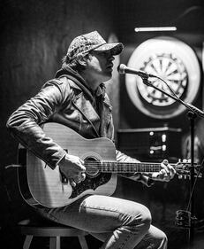 Check out your photos with Matt Stell at the Flying Pig Tavern on Monday, February 5th, 2024.