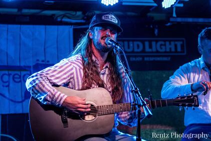 Check out your photos with Ian Munsick at  W.O. Wrights on Tuesday, September 21st, 2021.