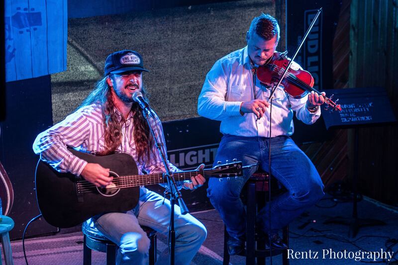 Check out your photos with Ian Munsick at W.O. Wrights on Tuesday, September 21st, 2021.