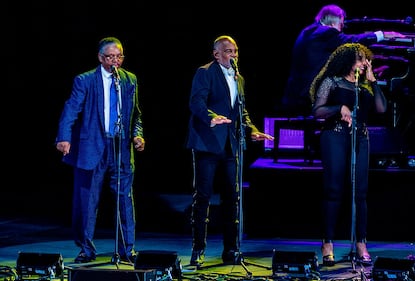 View the photos from Lyle Lovett's concert at The Rose Music Center on July 26th, 2023.