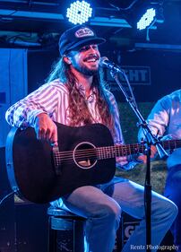 Check out your photos with Ian Munsick at  W.O. Wrights on Tuesday, September 21st, 2021.