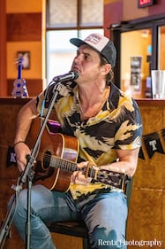 Check out your photos with Matt Stell at Milano's on May 5th, 2022