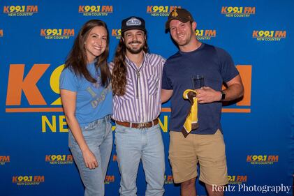 Check out your photos with Ian Munsick at  W.O. Wrights on Tuesday, September 21st, 2021.