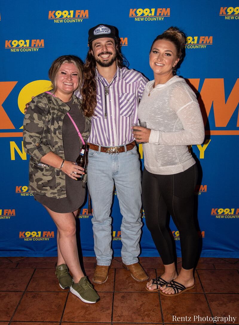 Check out your photos with Ian Munsick at W.O. Wrights on Tuesday, September 21st, 2021.