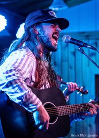 Check out your photos with Ian Munsick at  W.O. Wrights on Tuesday, September 21st, 2021.