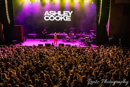 Check the photos from Brett Young, Morgan Evans, & Ashley Cooke's concert at KEMBA LIVE! in Columbus on Thursday, March 30th, 2023