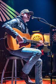 Check out your photos with Matt Stell at the Flying Pig Tavern on Monday, February 5th, 2024.