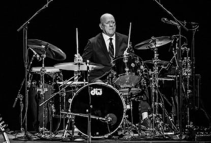 View the photos from Lyle Lovett's concert at The Rose Music Center on July 26th, 2023.