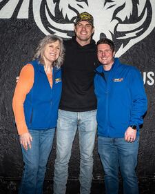 Check out your photos with Matt Stell at the Flying Pig Tavern on Monday, February 5th, 2024.