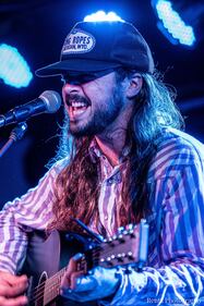 Check out your photos with Ian Munsick at  W.O. Wrights on Tuesday, September 21st, 2021.