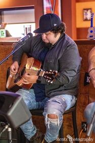 Check out your photos with Matt Stell at Milano's on May 5th, 2022