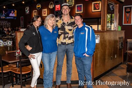 Check out your photos with Matt Stell at Milano's on May 5th, 2022