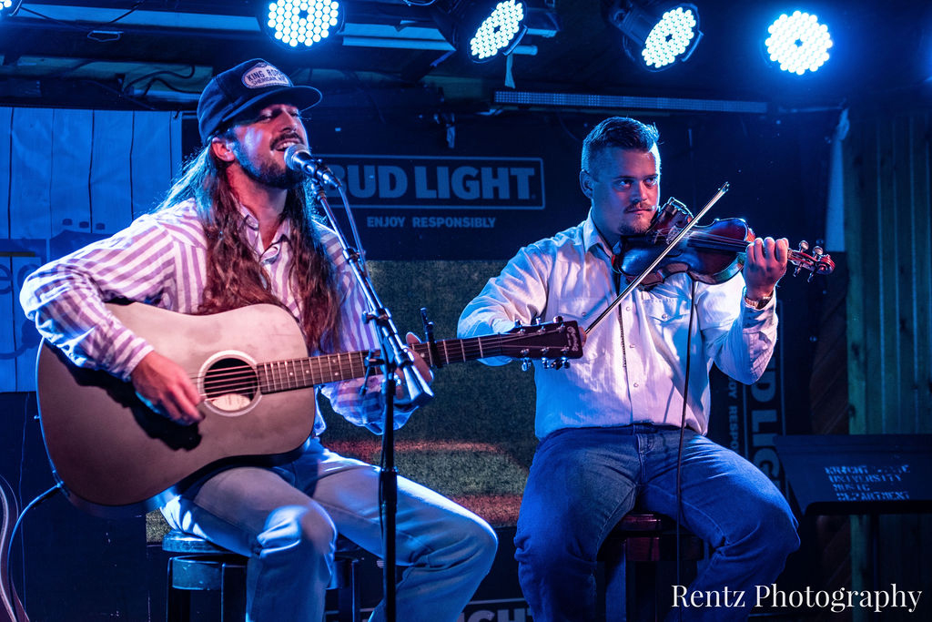 Check out your photos with Ian Munsick at  W.O. Wrights on Tuesday, September 21st, 2021.