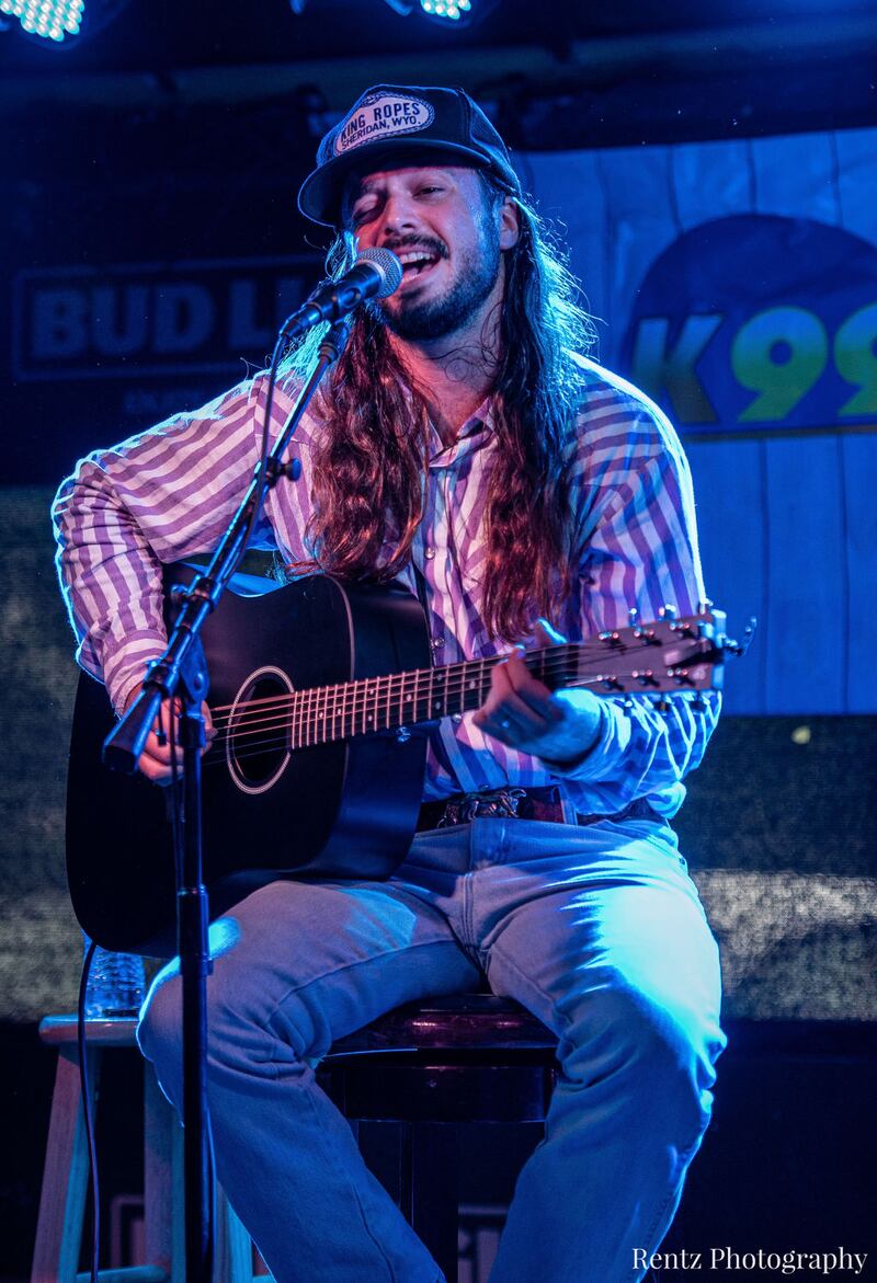 Check out your photos with Ian Munsick at W.O. Wrights on Tuesday, September 21st, 2021.