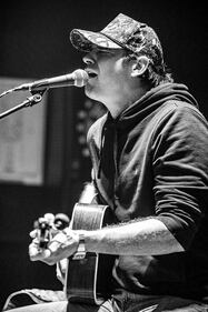 Check out your photos with Matt Stell at the Flying Pig Tavern on Monday, February 5th, 2024.