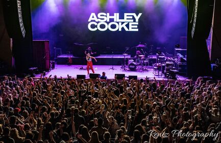Check the photos from Brett Young, Morgan Evans, & Ashley Cooke's concert at KEMBA LIVE! in Columbus on Thursday, March 30th, 2023