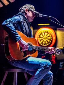 Check out your photos with Matt Stell at the Flying Pig Tavern on Monday, February 5th, 2024.