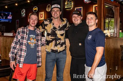Check out your photos with Matt Stell at Milano's on May 5th, 2022