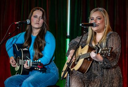 Check out all of your photos from K99.1FM's Jingle Bell Jam with MaRynn Taylor, Chase Matthew, and Brian Kelley on Wednesday, December 6th at Hollywood Gaming at Dayton Raceway.