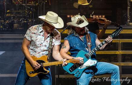 Check out the photos from Jon Pardi's concert at the Rose Music Center with Lainey Wilson and Hailey Whitters on Saturday, September 17th, 2022.