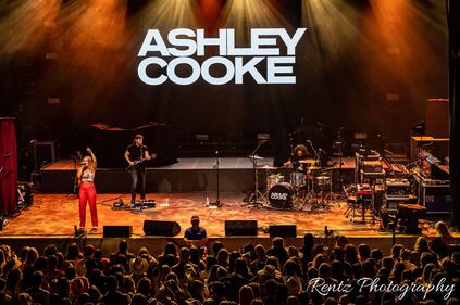Check the photos from Brett Young, Morgan Evans, & Ashley Cooke's concert at KEMBA LIVE! in Columbus on Thursday, March 30th, 2023