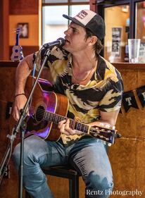 Check out your photos with Matt Stell at Milano's on May 5th, 2022