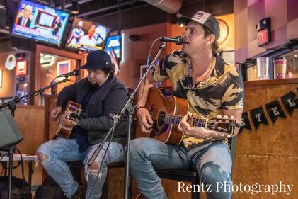 Check out your photos with Matt Stell at Milano's on May 5th, 2022