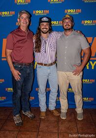 Check out your photos with Ian Munsick at  W.O. Wrights on Tuesday, September 21st, 2021.