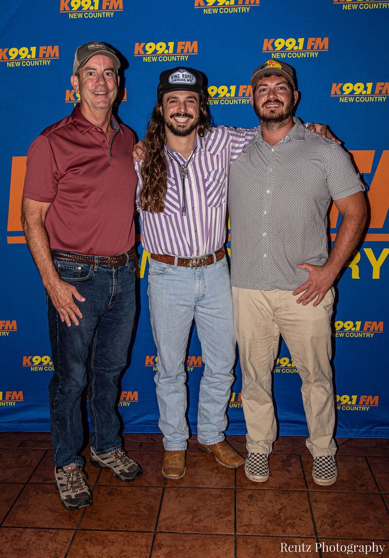 Check out your photos with Ian Munsick at W.O. Wrights on Tuesday, September 21st, 2021.