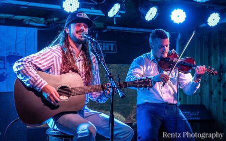 Check out your photos with Ian Munsick at  W.O. Wrights on Tuesday, September 21st, 2021.