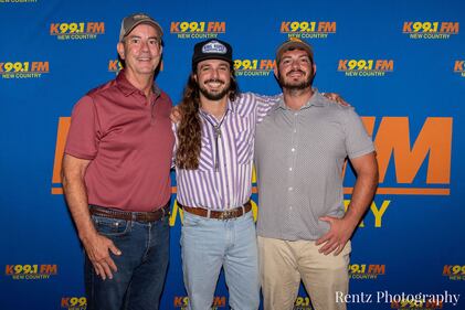 Check out your photos with Ian Munsick at  W.O. Wrights on Tuesday, September 21st, 2021.