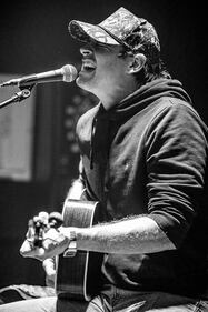 Check out your photos with Matt Stell at the Flying Pig Tavern on Monday, February 5th, 2024.