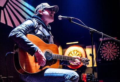 Check out your photos with Matt Stell at the Flying Pig Tavern on Monday, February 5th, 2024.