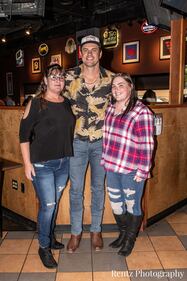 Check out your photos with Matt Stell at Milano's on May 5th, 2022