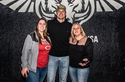 Check out your photos with Matt Stell at the Flying Pig Tavern on Monday, February 5th, 2024.