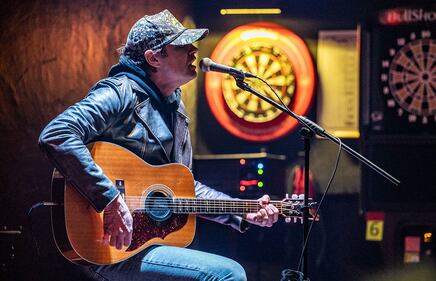Check out your photos with Matt Stell at the Flying Pig Tavern on Monday, February 5th, 2024.