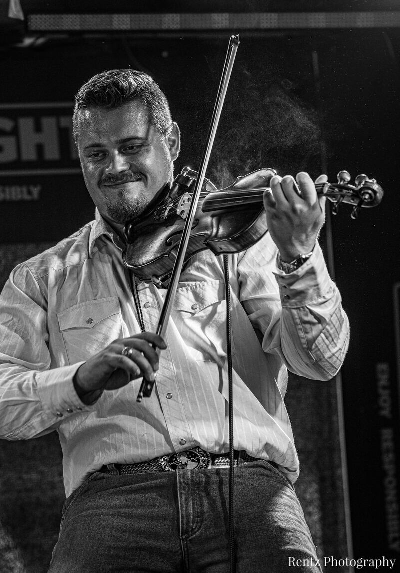 Check out your photos with Ian Munsick at W.O. Wrights on Tuesday, September 21st, 2021.