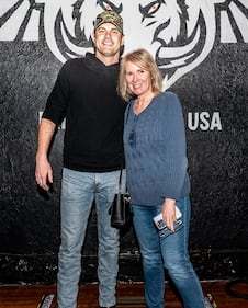 Check out your photos with Matt Stell at the Flying Pig Tavern on Monday, February 5th, 2024.