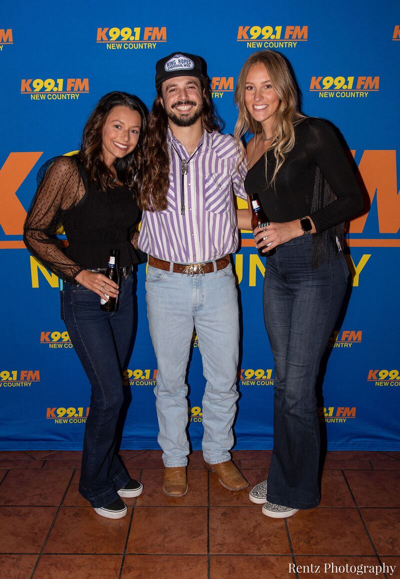 Check out your photos with Ian Munsick at W.O. Wrights on Tuesday, September 21st, 2021.