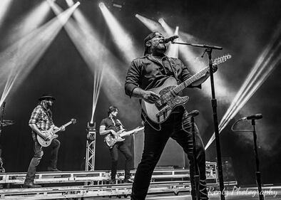 Check out the photos from our 32nd Birthday Bash Concert at the Rose Music Center with Lee Brice and Lindsay Ell on August 13th, 2021